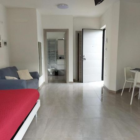 Riva'S Slim House 2 Διαμέρισμα Εξωτερικό φωτογραφία
